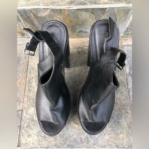 Women sandal, Almost new, black platform, 6” heel